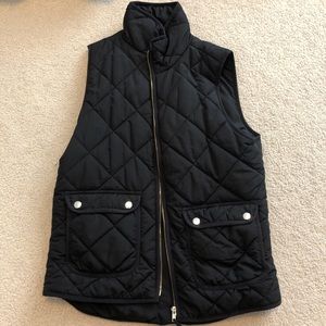 Black puffer vest. Size small